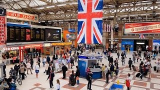 A Walk Through The London Victoria Station London England [upl. by Elaen]